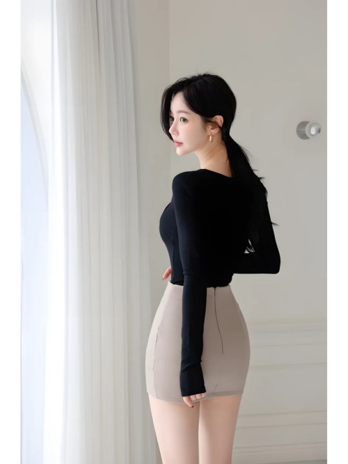 名模孙允珠，黑色T恤配短裙，美丽又性感_1_美女名模孙允珠_来自小红书网页版.jpg