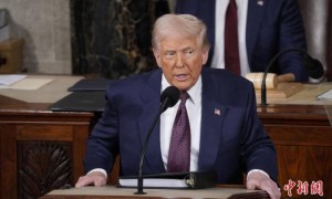 特朗普签署行政令 将“对等关税”暂缓期延长至8月1日